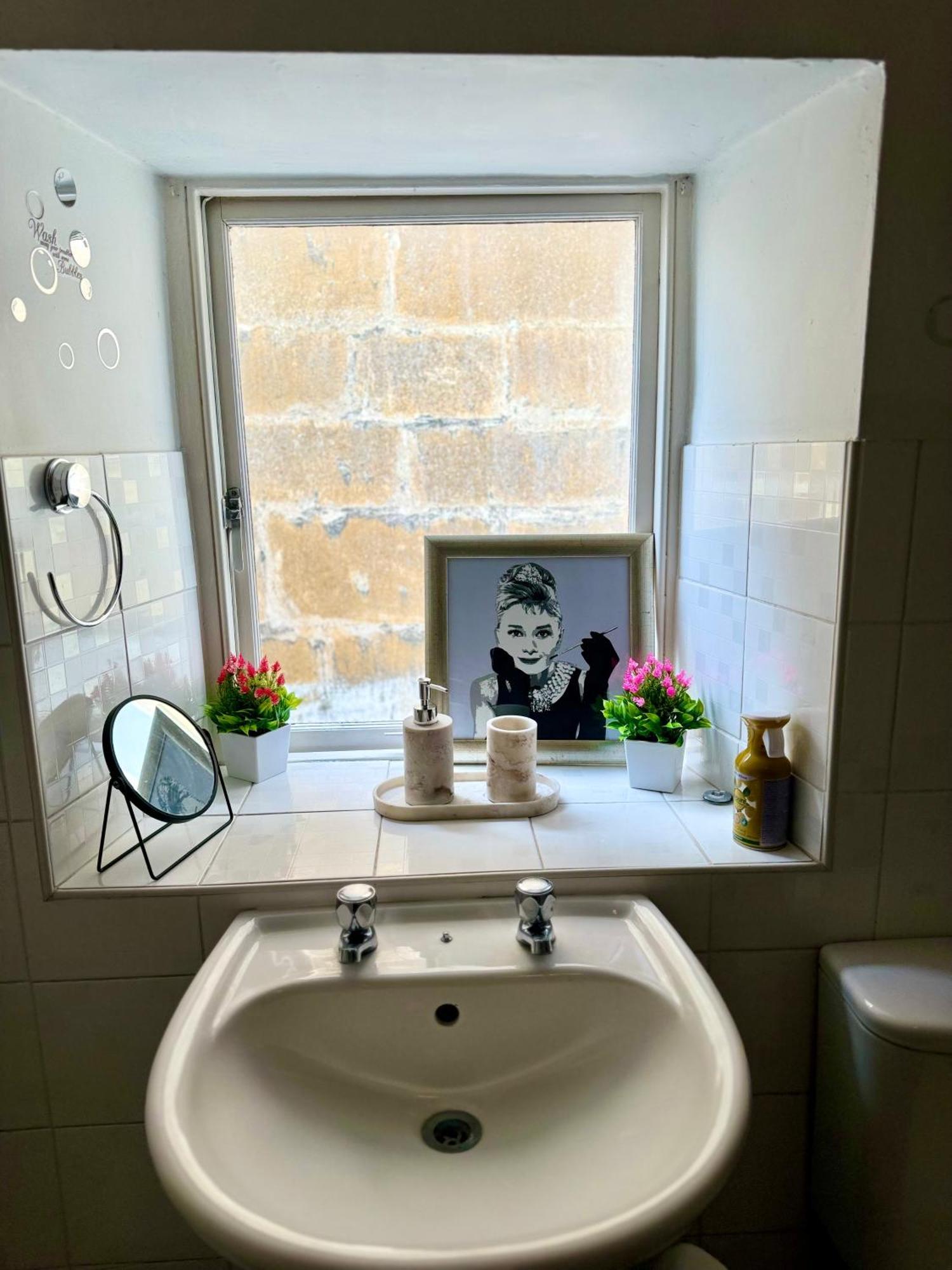 Beautiful Townhouse Next To Royal Victoria Park And Botanical Gardens Within Easy Walking Distance To Bath City Centre Ngoại thất bức ảnh